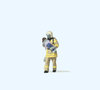 Preiser 28252 Spur H0 Einzelfigur "Feuerwehrmann beige, Kind rettend"