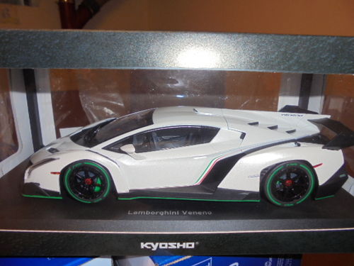 KYOSHO C09501WG Lamborghini Veneno weiß metallic - 1:18