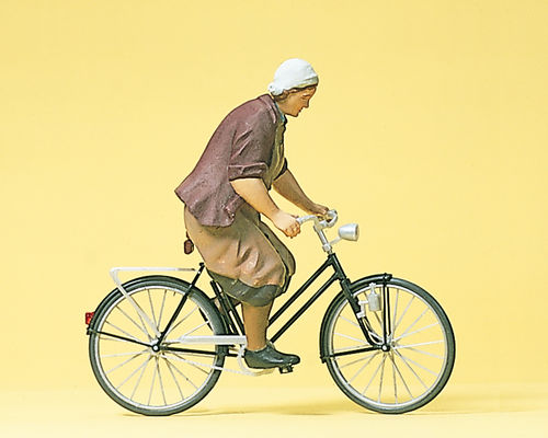 Preiser 45068 Maßstab 1:22,5 Figuren "Bäuerin auf Fahrrad"