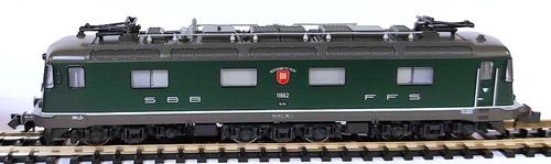 K10174 - KATO - E-Lok RE 6/6 "Reuchenette-Pery" SBB Ep. V-VI, grün